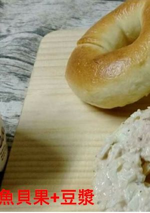 A picture of Tuna Salad Bagel.