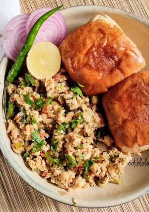 A picture of Bhurji Pav.
