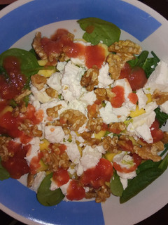 Una foto de Ensalada de espinacas "a mí manera"