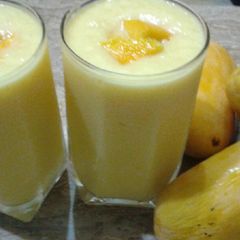 A picture of Thick and creamy Mango Milkshake.