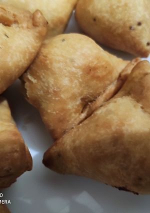 समोसा (Samosa recipe in hindi) रेसिपी मुख्य फोटो