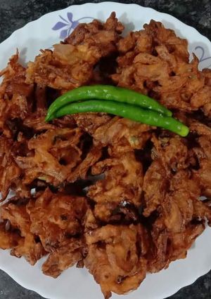 A picture of Kanda bhajia.