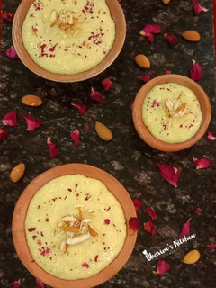 અવધી કેસર ફીરની (Avadhi Kesar Firni Recipe In Gujarati) રેસીપી મુખ્ય ફોટો