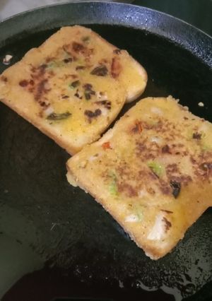 A picture of Sooji bread toast.