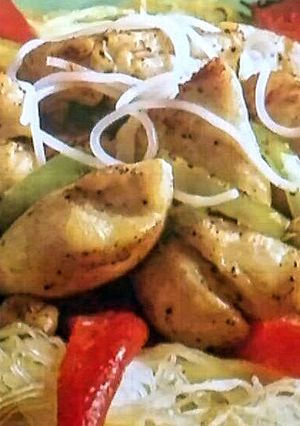 Una foto de Pollo picante con fideos de arroz