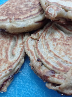 Una foto de Pancakes de avena y chocolate negro