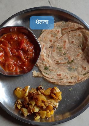 गार्लिक लच्छा पराठा,आलू की सब्जी  के साथ टमाटर  खट्टी-मिट्ठी चटनी रेसिपी मुख्य फोटो