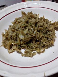 Una foto de Rotini al pesto