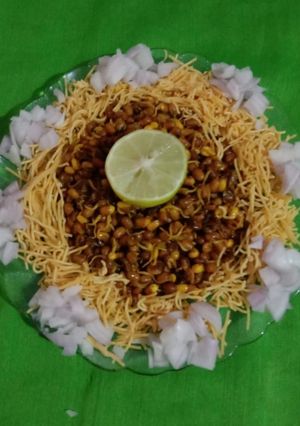 સ્પ્રાઉટેડ મગ (Sprouted Moong Recipe In Gujarati) રેસીપી મુખ્ય ફોટો
