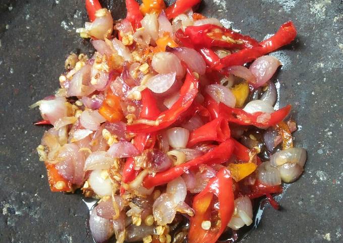 Cara  bikin Sambal iris bawang serai sajian Lebaran dijamin nagih banget