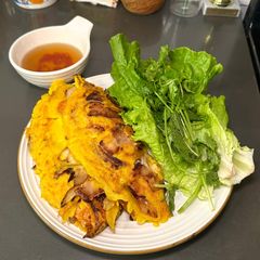 A picture of Vietnamese Crepe (Bánh Xèo).