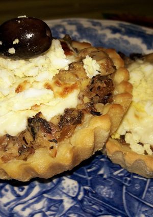 Una foto de Tarteletas de sardina con cebolla caramelizada
