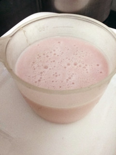 रोज़ मिल्क (rose milk recipe in hindi) रेसिपी मुख्य फोटो