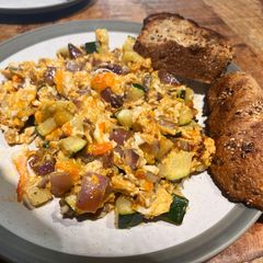 A picture of Lebanese style Scrambled egg with marrow.
