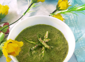 A picture of Theekhi Dhaniya Pudina ki chutney.