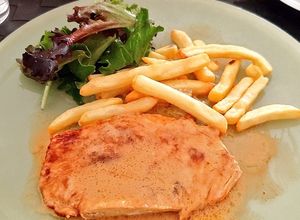 Foto de Bifes de peru com molho mostarda delicioso