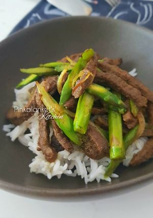 A picture of Asparagus and Beef Stir Fry.