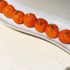 Boondi ladoo/Motichoor ladoo A picture of Boondi ladoo/Motichoor ladoo.