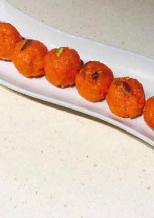 A picture of Boondi ladoo/Motichoor ladoo.