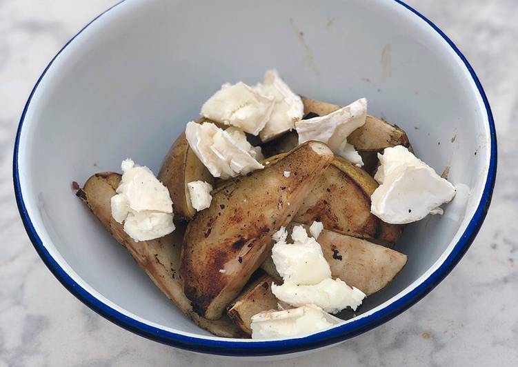BBQ pear with goats cheese