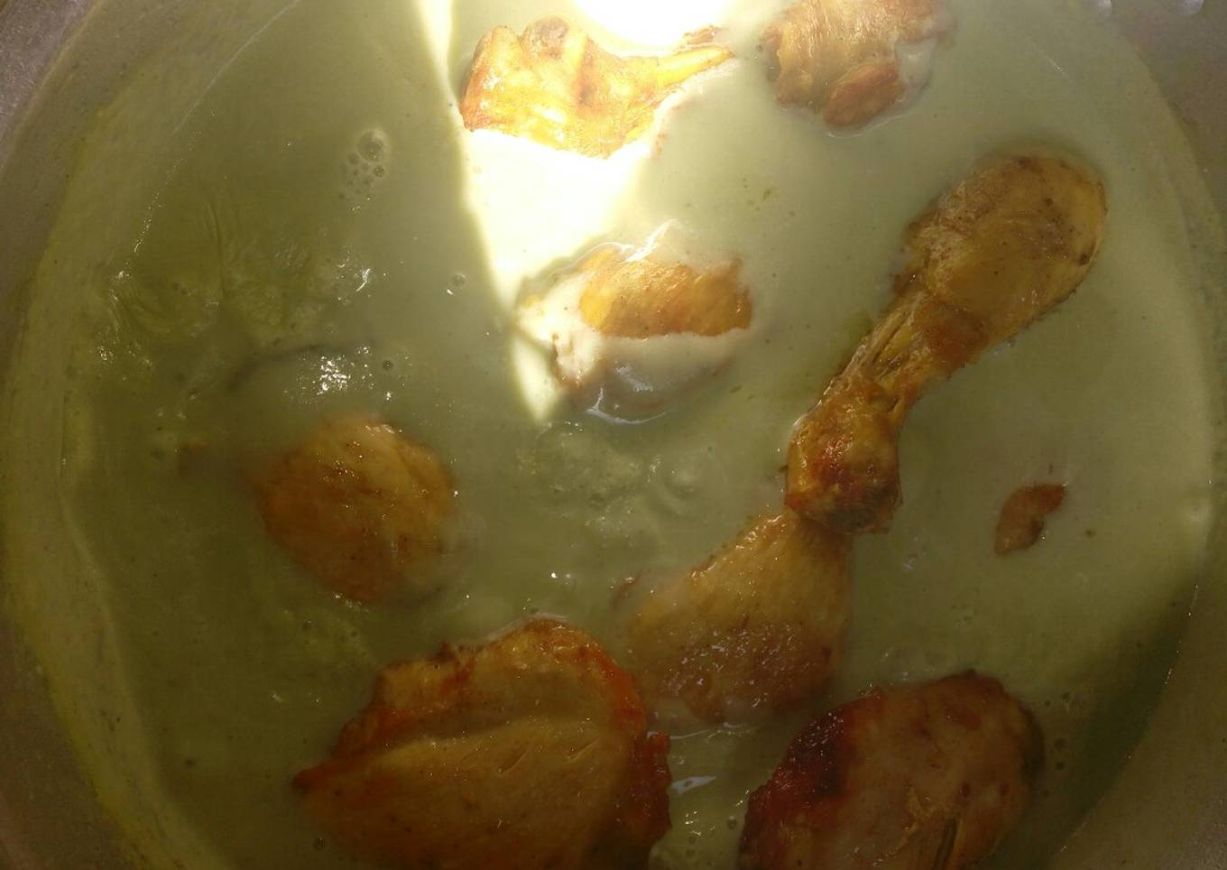 Pollo frito en crema de chayote a la Mario, s