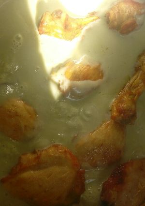 Una foto de Pollo frito en crema de chayote a la Mario, s