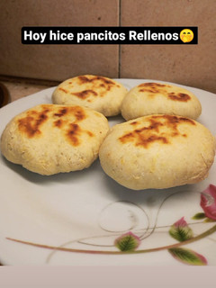 Una foto de Pancitos rellenos de queso