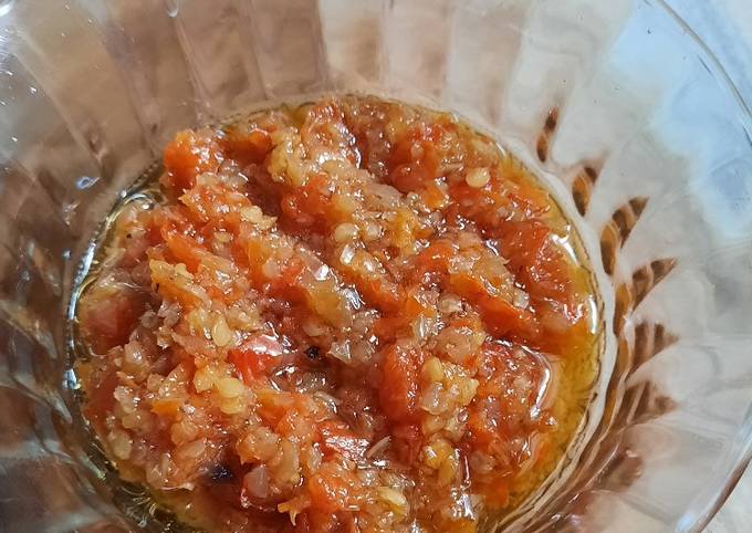 Bagaimana Menyiapkan Sambal Bawang yang Menggugah Selera