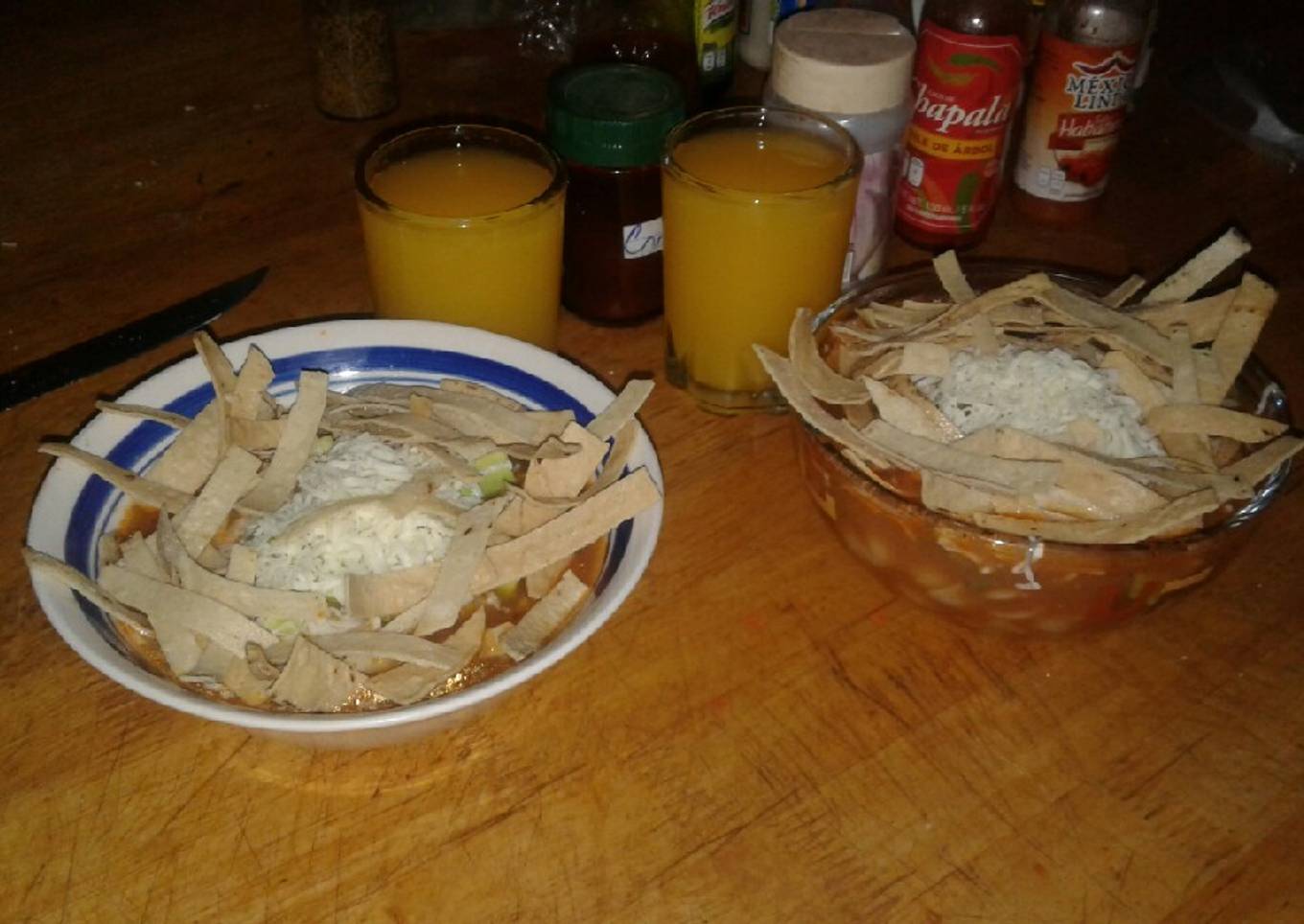 Sopa de concha con tortilla y nopales