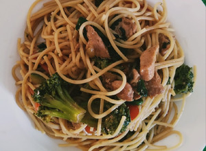 Una foto de Fideos estilo Chino 🎎