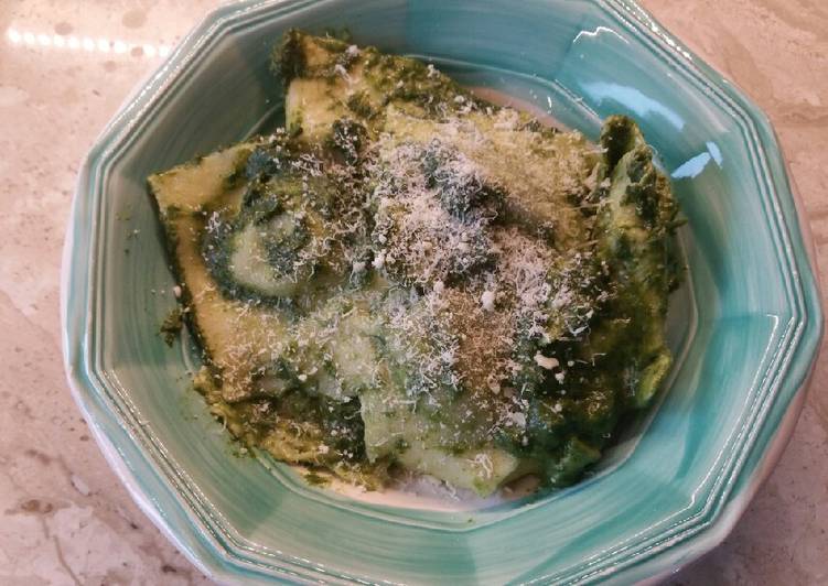 Ravioli con ripieno di spinaci e parmigiano