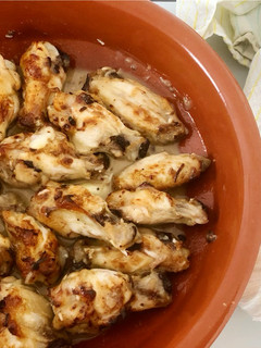 Una foto de Alitas de pollo con salsa al vermut rojo en #cecofry