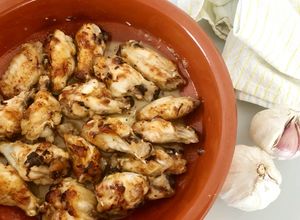 Una foto de Alitas de pollo con salsa al vermut rojo en #cecofry