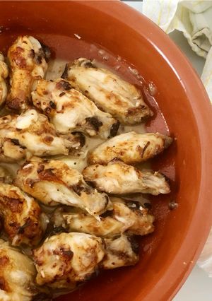 Una foto de Alitas de pollo con salsa al vermut rojo en #cecofry