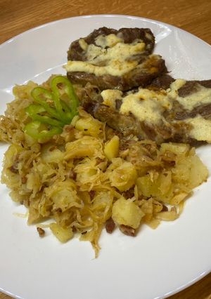 Juhtúrós sült tarja káposztás burgonyával recept fotója