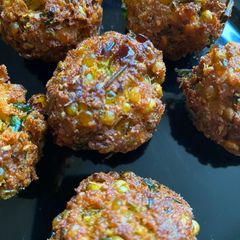 A picture of Ponk vada (sorghum fritters).