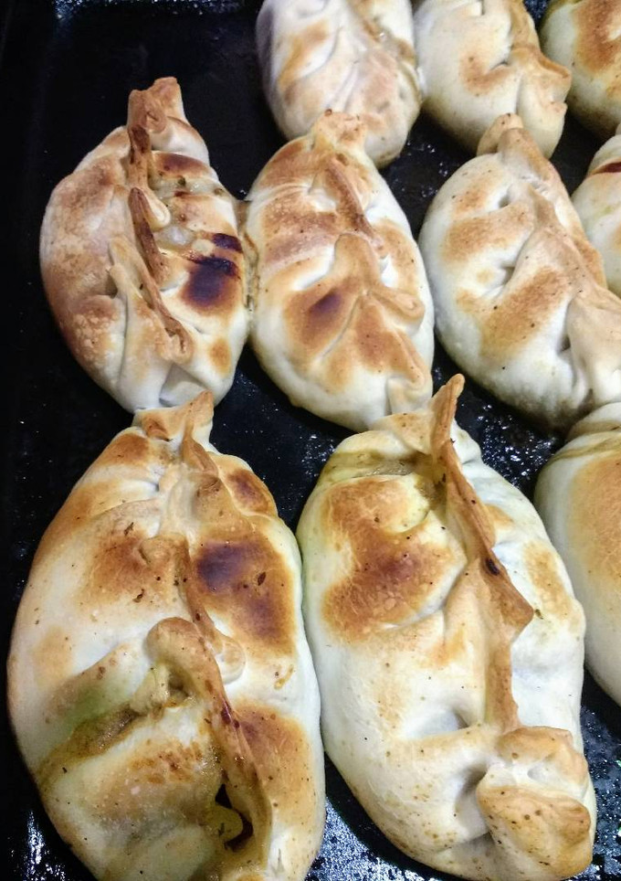 Una foto de Empanadas de carne cortada a cuchillo