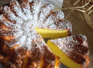 Une photo de Gâteau léger à la noix de coco et son coulis de mangue#avril