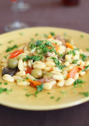 Foto di Cavatelli freschi con funghi cardoncelli e pomodorini