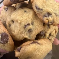 A picture of Choco chip cookies.
