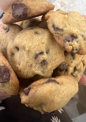 A picture of Choco chip cookies.