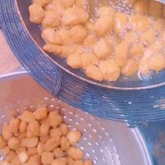 A picture of Chin chin.