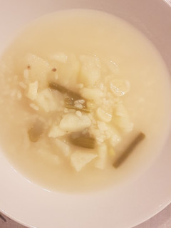 Una foto de Sopa de arroz, con el caldo de las judías