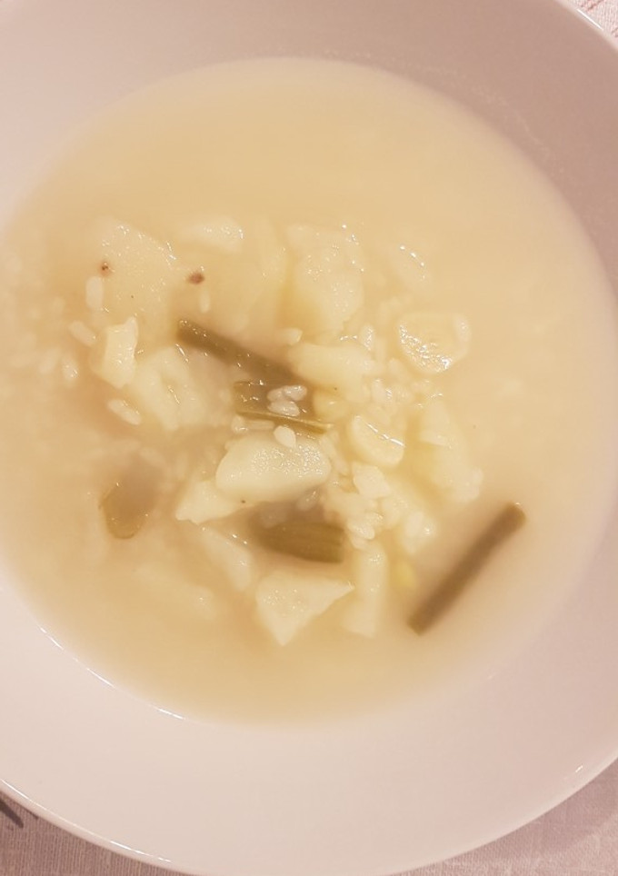 Una foto de Sopa de arroz, con el caldo de las judías