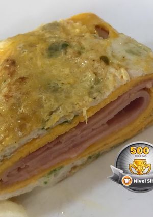 Una foto de Roll de huevos con jamón y queso