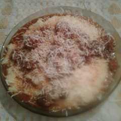 Una foto de Polenta, con salsa de carne y chorizo