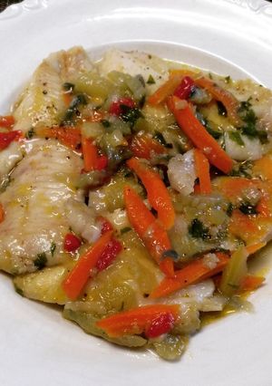 Una foto de Filetes de mero con verduras