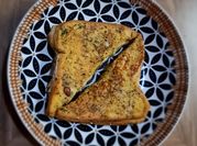 Gambar roti telur keju slice