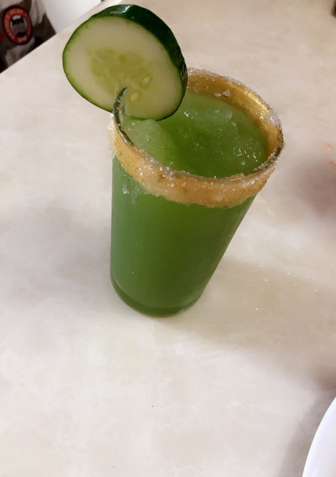 A picture of Cucumber n lime drink.