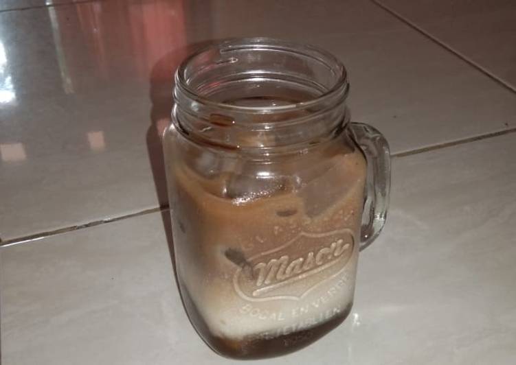 Kopsus aren (kopi susu gula aren)